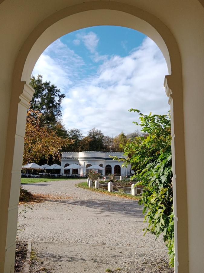 Palac W Kurozwekach Kurozwęki Extérieur photo