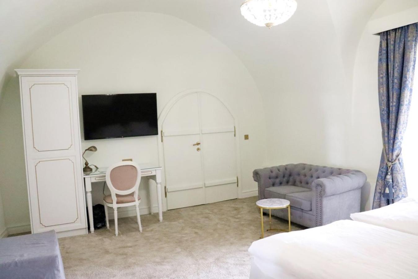 Palac W Kurozwekach Kurozwęki Extérieur photo