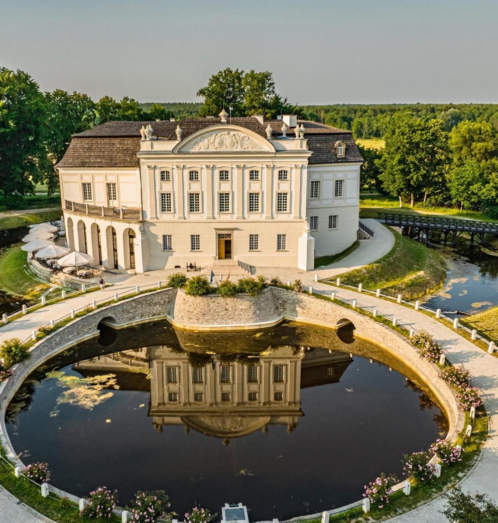 Palac W Kurozwekach Kurozwęki Extérieur photo